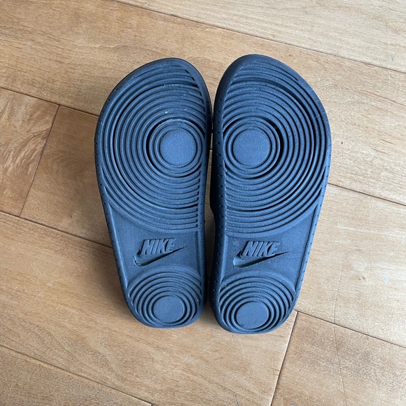 Nike slides - Picture 2 of 2
